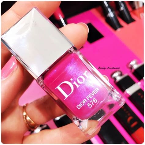 Esmalte de uñas DIOR .